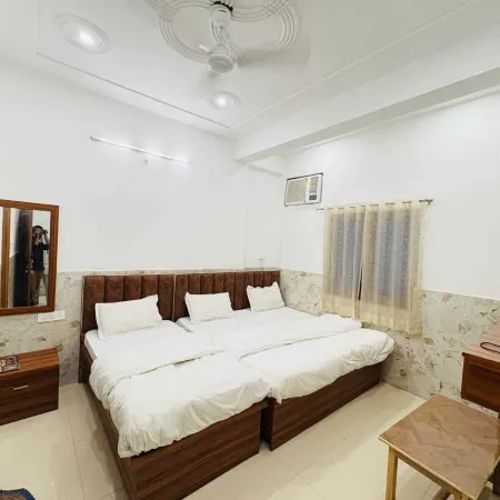 Hotel Vrinda Nikunj Dham