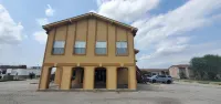 Antlers Inn - parking