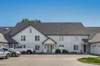Explore Lincoln! Pet-friendly Retreat w/ Patio - Condos