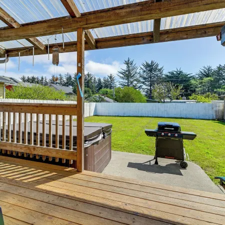 Crescent City Home w/ Hot Tub: Half-Block to Beach