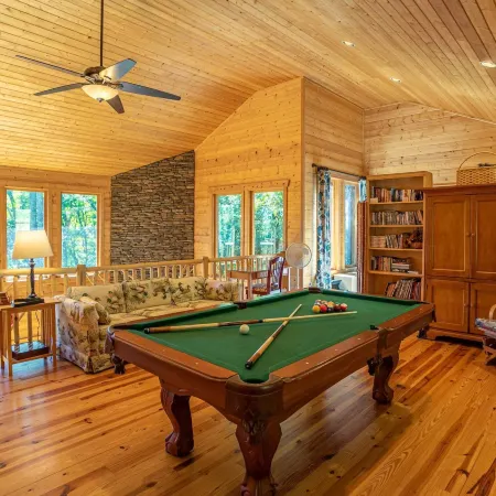 Acorn Lodge With hot Tub, Pool Table