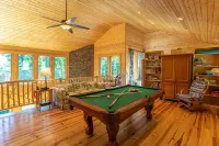 Acorn Lodge With hot Tub, Pool Table - Chalets