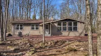 Estates Drive by Avantstay Pocono Cabin + Deck + Firepit Near Big Boulder & Jack Frost - Country Houses