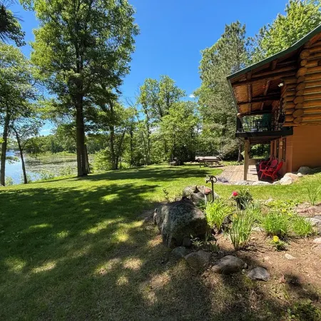 Charming Log Cabin on Beautiful Lake Butterfield
