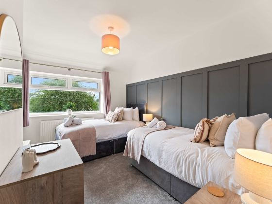 Modern Northwich 3 Bed Sleeps 6 With Free Parking