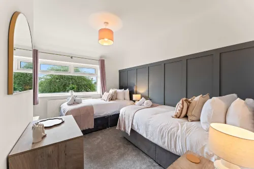 Modern Northwich 3 Bed Sleeps 6 With Free Parking - Wi-Fi