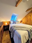 Handcrafted Log Cabin • Walk to Lake • Private Backyard w/Fire Pit • Sleeps 8