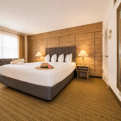 Club Lux Resort by the Beach Hotels near Sugar Sand Park