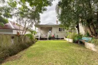 Spacious 4 Bedroom House - Walk to Southbank - Bintang 2