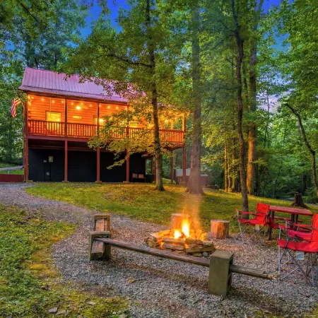 Log Cabin, Utk/Neyland, Smokies, 16Acres, FP, HotTub, GameRoom, Fishing, Pets