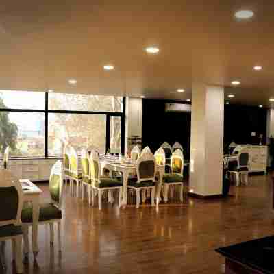 Sapphire Hotel & Convenion Centre Dining/Meeting Rooms