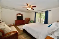 Homosassa River Retreat with Pool, Dock, Fire Pit & Water Sports - 4-Star