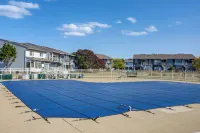 Pet-Friendly Oak Harbor Condo Walk to Lake! - Pet friendly