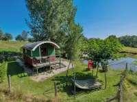 L'Ecrin du Segala - la Roulotte - Bed and Breakfasts