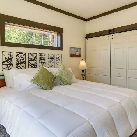 Close to Lake Chatuge! Modern Hillside Barndo Apt!