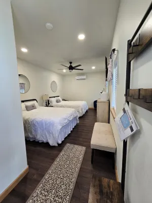 Adorable Molly B Cabin 1-bedroom 1-bath w/parking/WiFi/AC - 2-Star