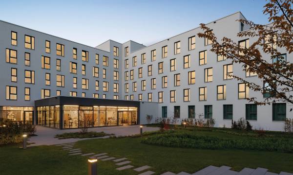 Super 8 by Wyndham Augsburg