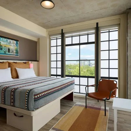 Moxy Charleston Downtown