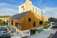 Moxy Fayetteville - Hot Tub