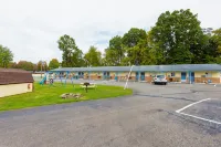 Parkside Motel by OYO Meadville Conneaut Lake - parking