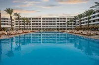 The Rif at Mangrove Beach Corendon Curacao All-Inclusive, Curio by Hilton - de playa
