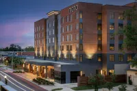 Motto by Hilton Bentonville Downtown - parking
