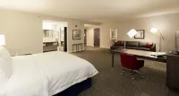 Hampton Inn Emerson LakePoint - 2-Star