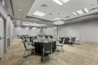 DoubleTree Suites by Hilton Huntsville South - parking