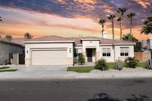 Palm Luxe Estate Luxury Desert Retreat With Pool - Balcony