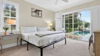 Beach Drive Estate by Avantstay Canal-Front Pool + Hot Tub + Private Dock Walk to the Beach - balcony