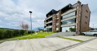 Lakefront Apartment - BBQ, Garden, Pool & Parking - 2-Star