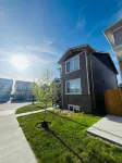 Spaciouscalgaryhome l 4 Bedrooms l Sleeps 8 Plus - Bungalows