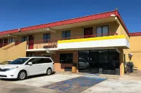 OYO Hotel Tulsa International Airport - parking