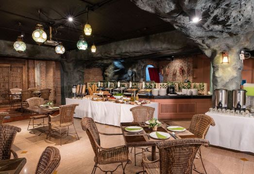 3. 당 덤 카오산..