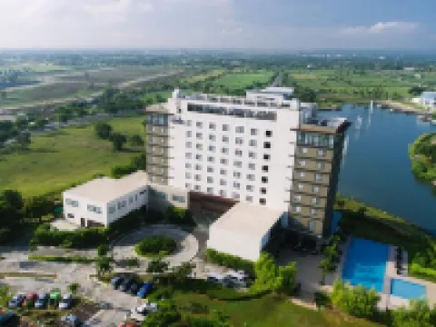 เซดา นูวาลี ลากูนา เนียร์ ตาไกไต โรงแรมในลากูนา