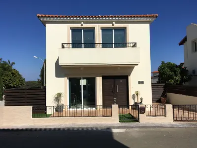 Luxury Villa - Private Pool and Wifi. Perfect Location for a Holiday!