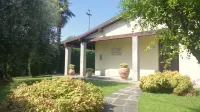 Villa in Lucca Placed in a Residential Area, All Services Nearby - maisons de vacances