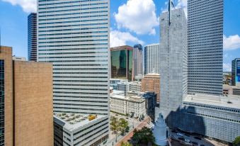 18th FL Stylish CozySuites with Roof Pool, Gym #6