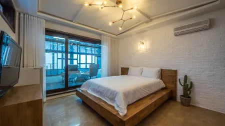 Gyeongju Meomulda Poolvilla