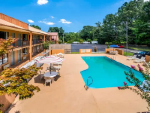 Quality Inn & Suites Corinth West Hoteles en Corinth