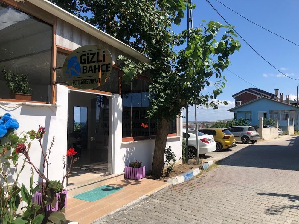 Gizli bahçe butik otel