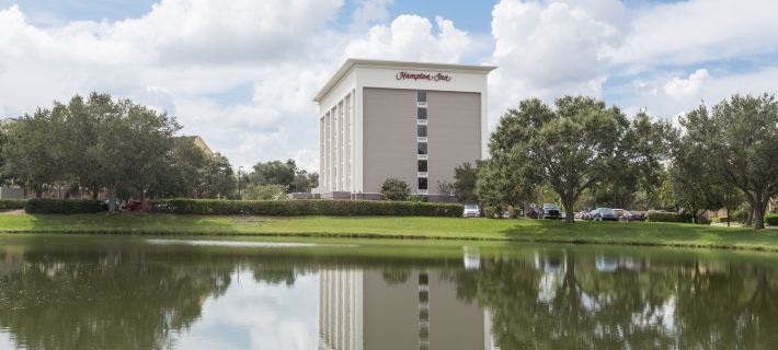 Hampton Inn Orlando-International Airport Отели в г. Ориндж