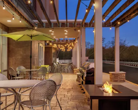 โฮม 2 สวีทส์ บายฮิลตัน วูดบริดจ์ โปโตแมกมิลส์ โรงแรมในวูดบริดจ์