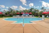 Island Inn - Beach