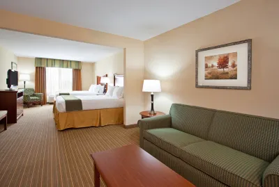 Holiday Inn Express & Suites Portland Hotel a Jay County
