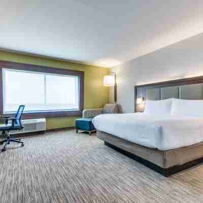 Holiday Inn Express & Suites DENTON SOUTH by IHG Rooms