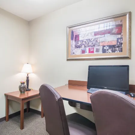 HomeTowne Studios & Suites Bentonville