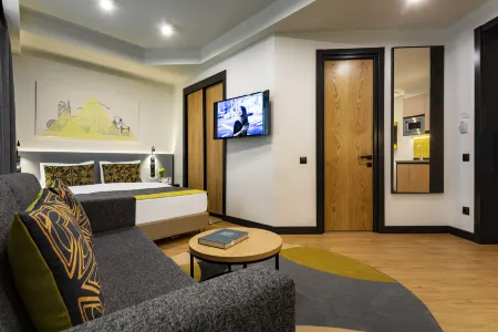 Citadines City Centre Tbilisi Отели рядом с достопримечательностью «Памятник  Церетели и Чавчавадзе»