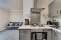 Garden Flat - Stylish - Modern Flat - Near Balloch