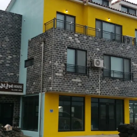 Jeju Sanammae House Pension Отели рядом с достопримечательностью «Пляж Джимйонг»